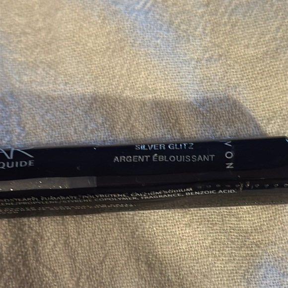 Avon Glazewear Liquid Lip Color - Silver Glitz .15oz - Picture 2 of 3